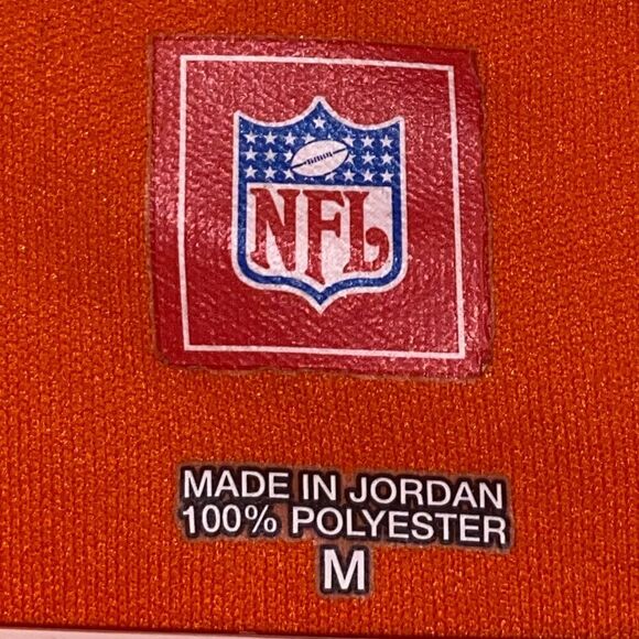 NFL Cleveland Browns Football Long Sleeve Jersey Helmet Logo Patch Size Medium - Picture 6 of 6